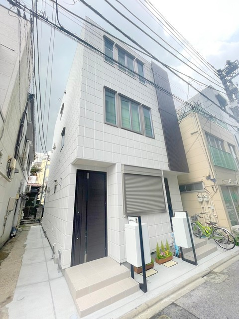 余丁町メゾンの外観