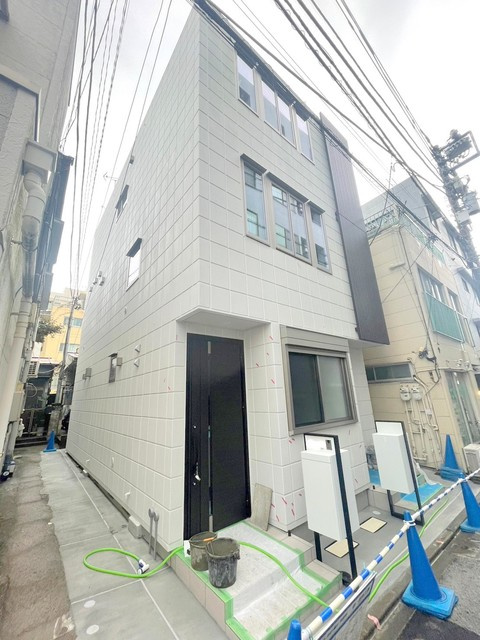 余丁町メゾンの外観