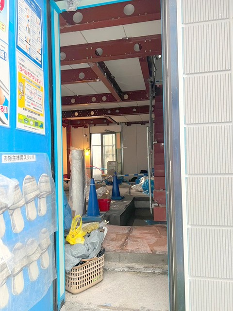 余丁町メゾンのエントランス