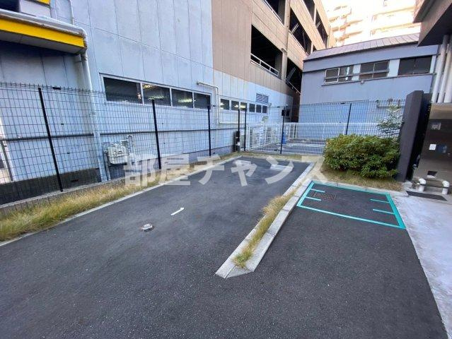 プレサンス上前津フィットの駐車場