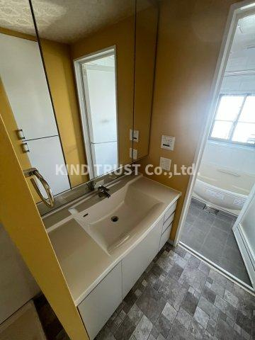 シティタワー梅田イーストの洗面所|ゆったりとスペースのある洗面所