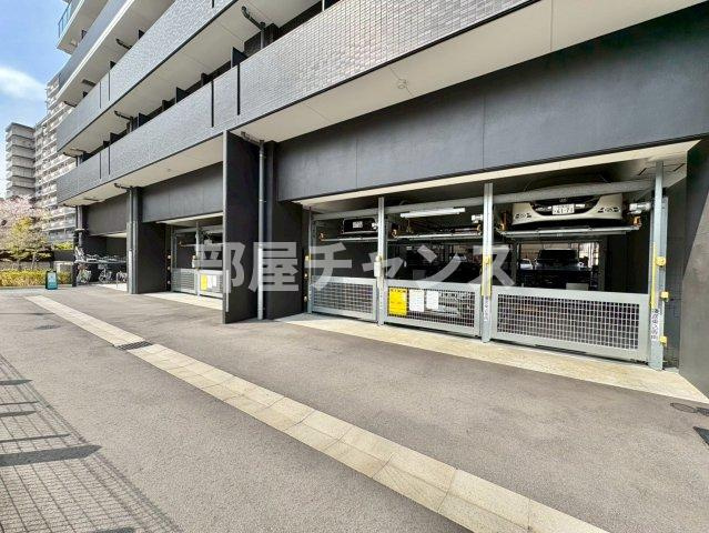 プレサンス新栄ユリシスの駐車場