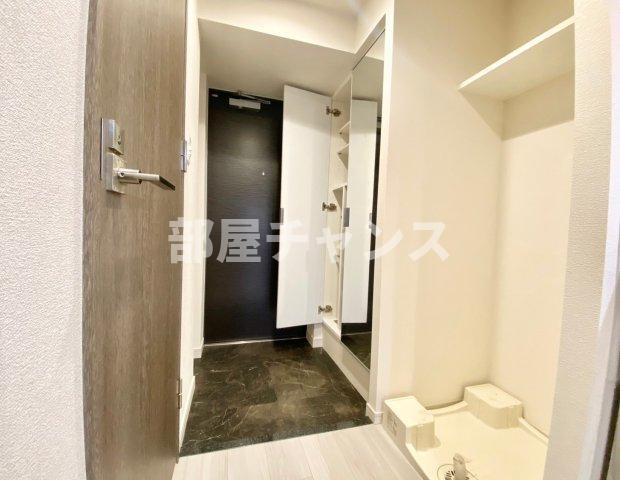 プレサンス新栄ユリシスの玄関