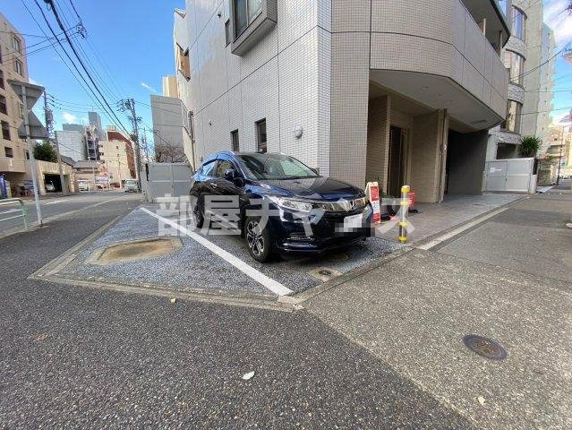 カレント新栄の駐車場