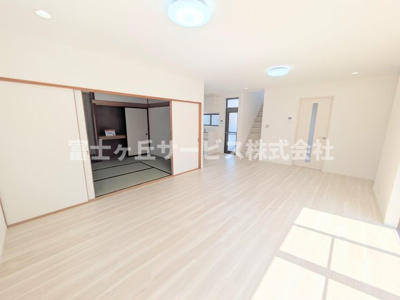 【居間・リビング】 | 浜松市中央区和合町 中古戸建て | リビングです