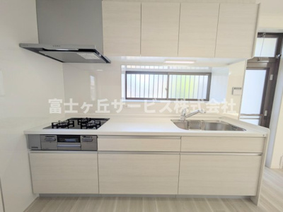 【キッチン】 | 浜松市中央区和合町 中古戸建て | 前から見たキッチンです