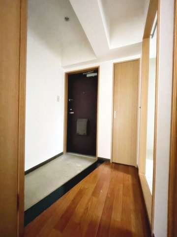 ViewTerrace売布Ⅰの玄関|収納もある玄関です