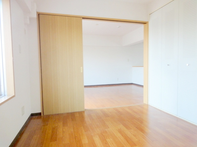 ViewTerrace売布Ⅱの居間・リビング|洋室です