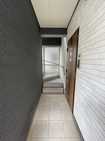 タカ・アンジュのエントランス|共有部分の階段です