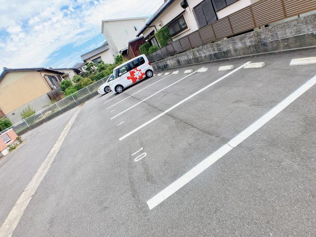 カリーノBの駐車場