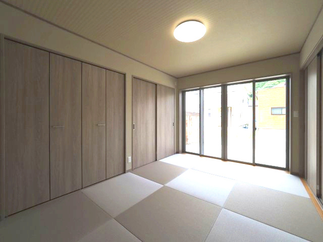 高屋　フルリノベーション物件　3LDKの和室|人気のある琉球畳でおしゃれな和室です。