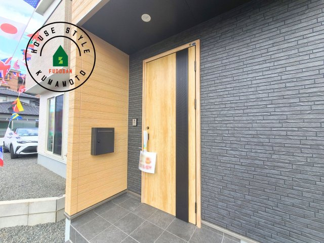 熊本市北区鶴羽田4丁目第2-2棟（1号棟）の玄関|おでかけの時も帰った時も、「我が家」を最初に感じでもらえる素敵な空間に。