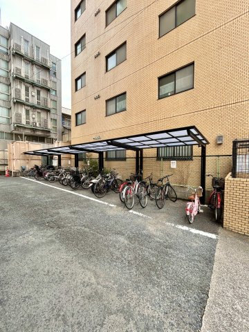 アビタシオン千種の駐車場