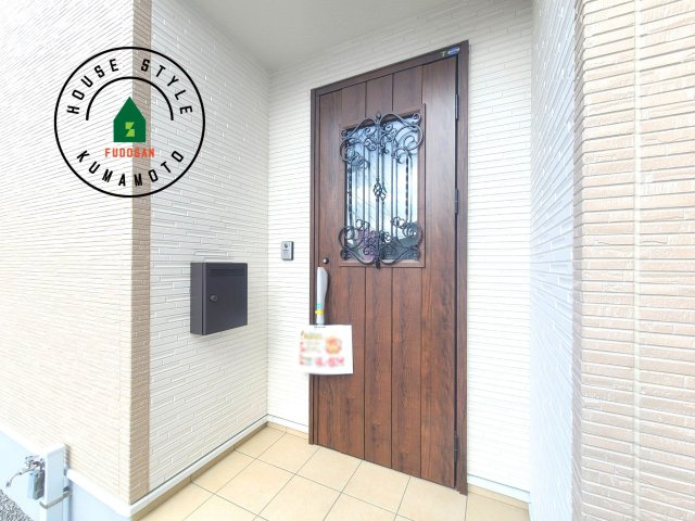 熊本市北区鶴羽田4丁目第2-2棟（2号棟）の玄関|おでかけの時も帰った時も、「我が家」を最初に感じでもらえる素敵な空間に。