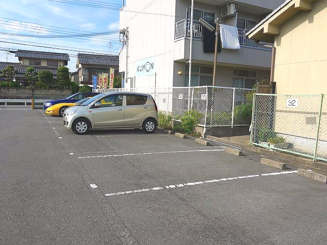 大西勉貸家（大安寺2丁目）の駐車場|駐車場があります