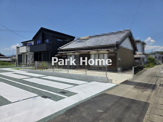 香美市土佐山田町百石町1丁目-2棟2-新築戸建ての前面道路含む現地写真