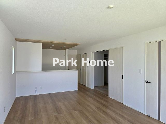 香美市土佐山田町百石町1丁目-2棟1-新築戸建ての居間・リビング|１F:18LDK