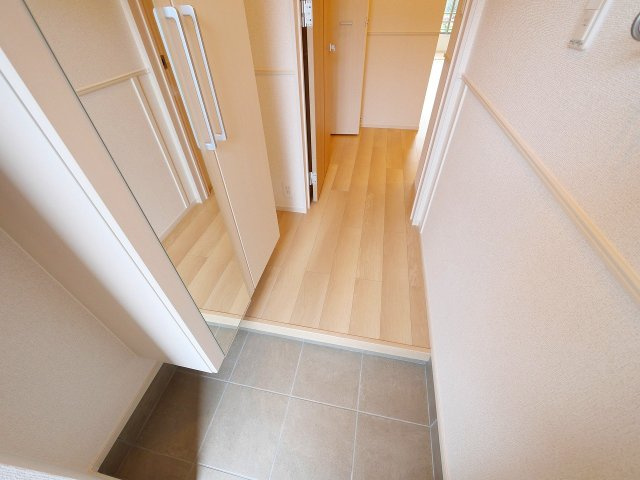 グランド萩ヶ丘Ⅱの玄関|落ち着いた玄関です