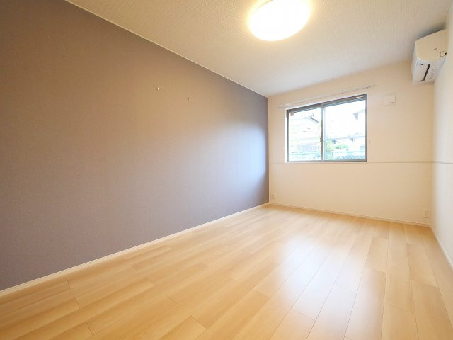 グランド萩ヶ丘Ⅱの内装|明るい色調の室内です