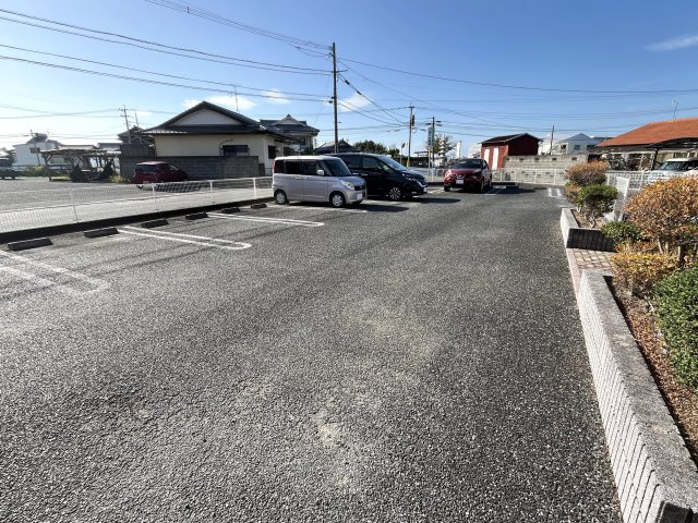 メゾン・ド・フルーヴの駐車場