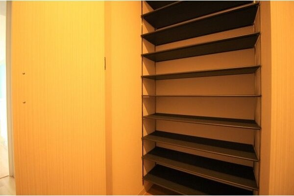 アンジュ栄の玄関