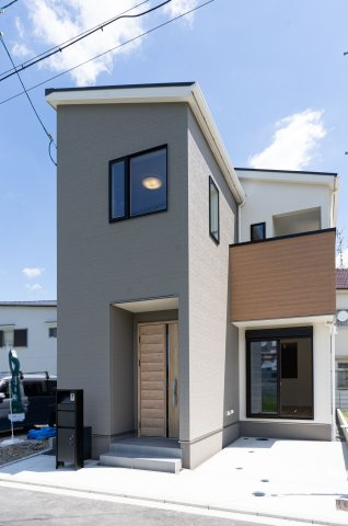 【成約済】京都市右京区西京極畑田町の外観|バルコニーで洗濯物の外干し可能！
南向きで日当たり良好なので、洗濯物も良く乾きますね♪