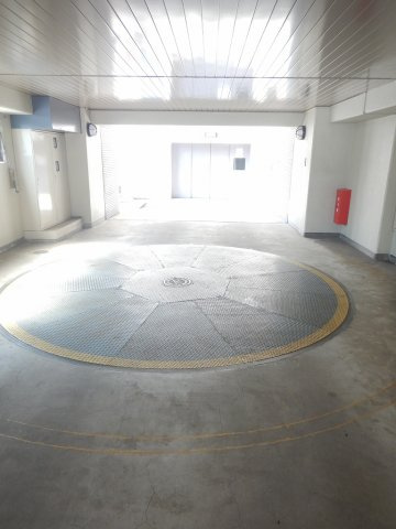 ローザリアンの駐車場