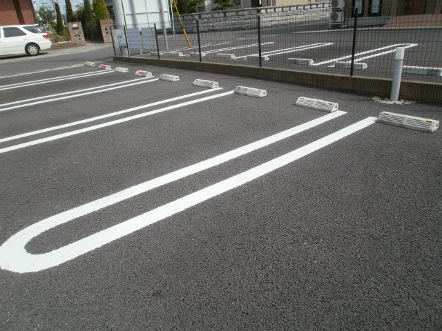 ピーノ・エヴァラスティングＡの駐車場