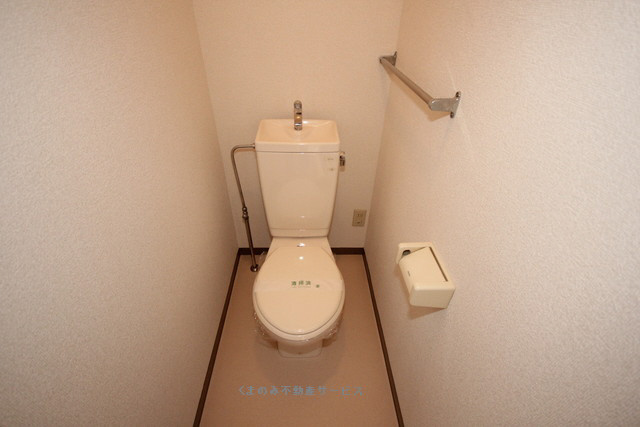 【トイレ】 | クローバーＡ | コンパクトで使いやすいトイレです
クローバーA棟　103号室　平成24年5月12日撮影