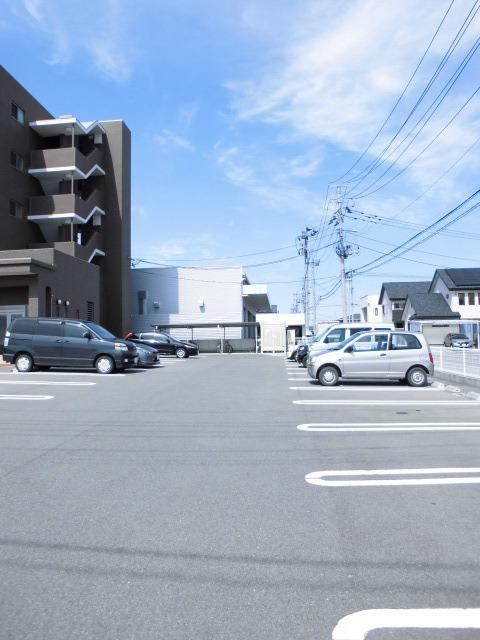 グラン　ヴェルジェの駐車場