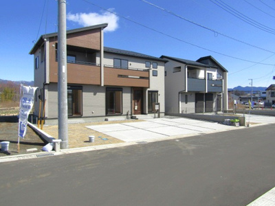 【前面道路含む現地写真】 | ブルーミングガーデン甲斐市下今井　2号棟 | 前面道路含む現地写真です