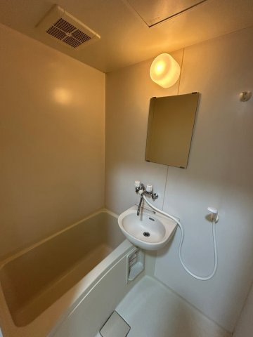 グラン逆瀬川の浴室|コンパクトで使いやすいお風呂です