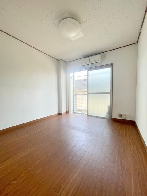 エンゼルマンションの居間・リビング