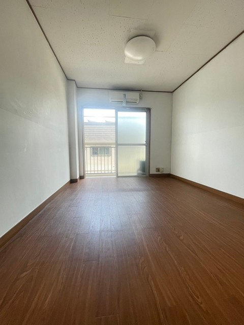 エンゼルマンションの居間・リビング