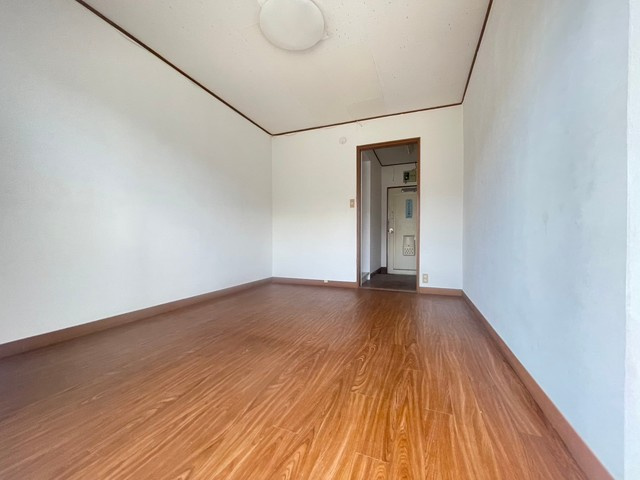 エンゼルマンションの寝室|東向きのフローリングのお部屋