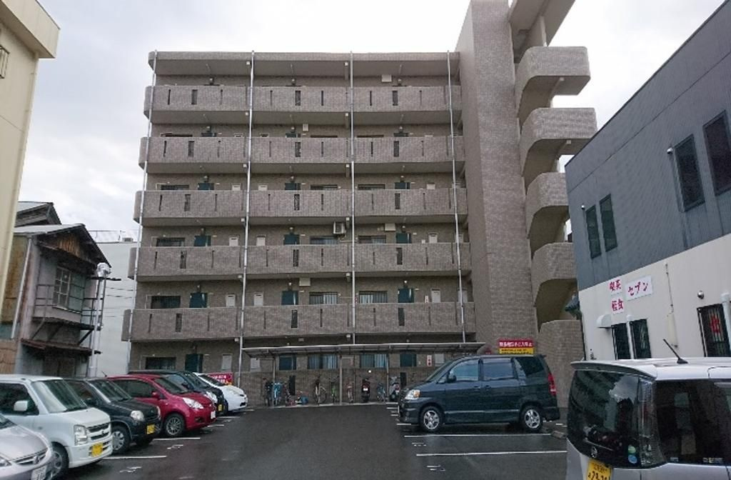 ルミエール名張駅前の外観