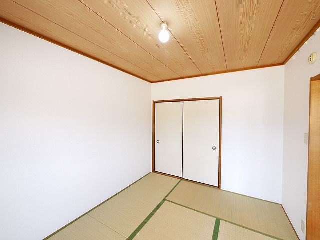フォレストハイツ富堂町Bの和室|畳の上でゆっくりとくつろげる和室です