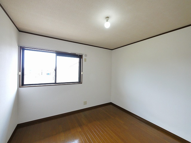 フォレストハイツ富堂町Bの寝室|使い勝手のいい寝室です