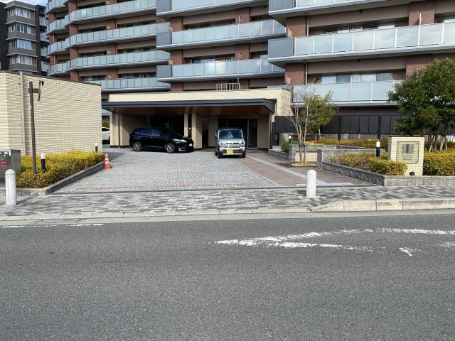 京阪東ローズタウンライズプレイスのエントランス|清潔なエントランスです