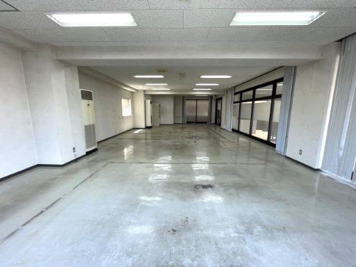 エンブレム元浜の内装