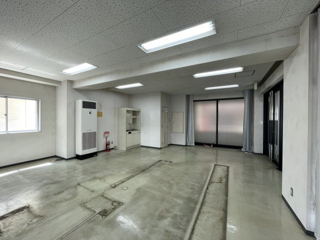 エンブレム元浜の内装