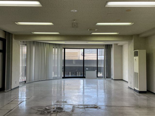 エンブレム元浜の内装