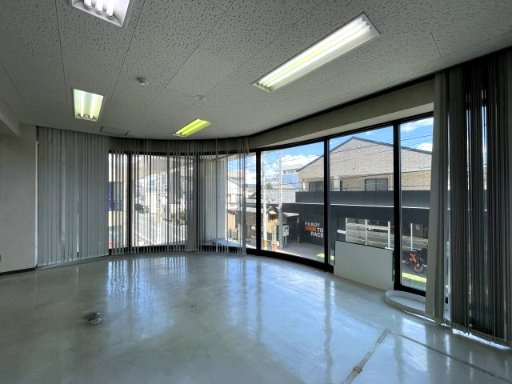 エンブレム元浜の内装