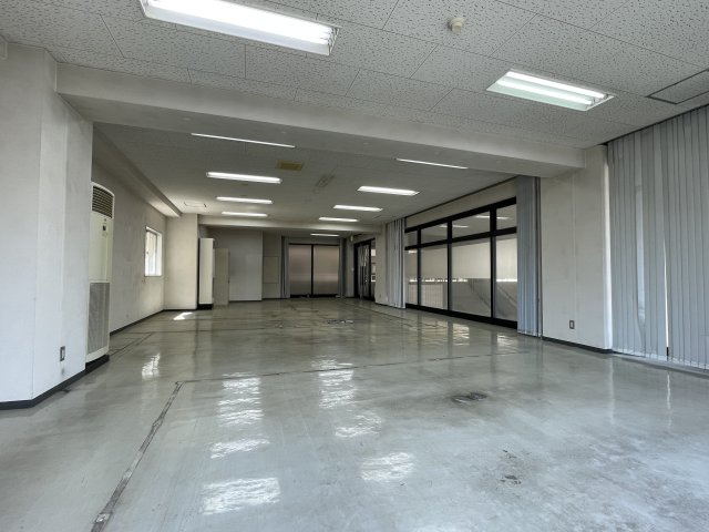 エンブレム元浜の内装