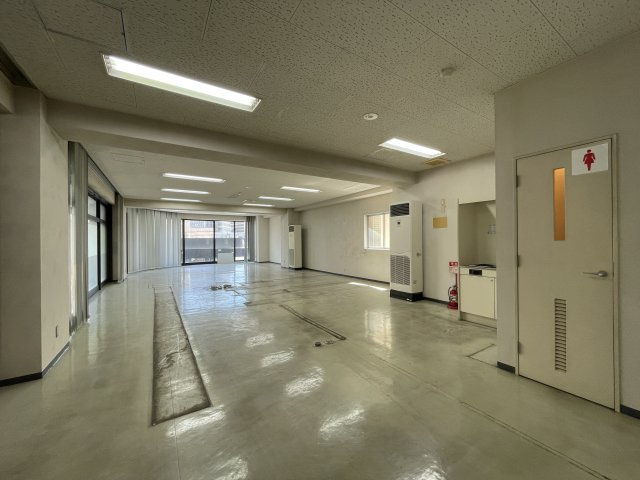 エンブレム元浜の内装