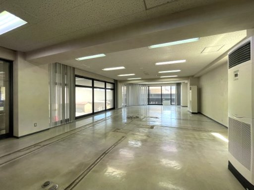 エンブレム元浜の内装