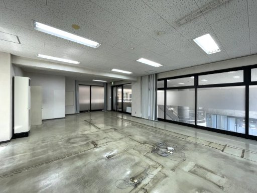 エンブレム元浜の内装