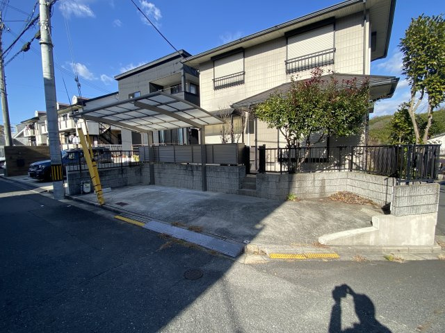 精華町桜が丘　中古住宅（リフォーム済物件）の駐車場|車をお持ちの方に嬉しい駐車場付きの物件です