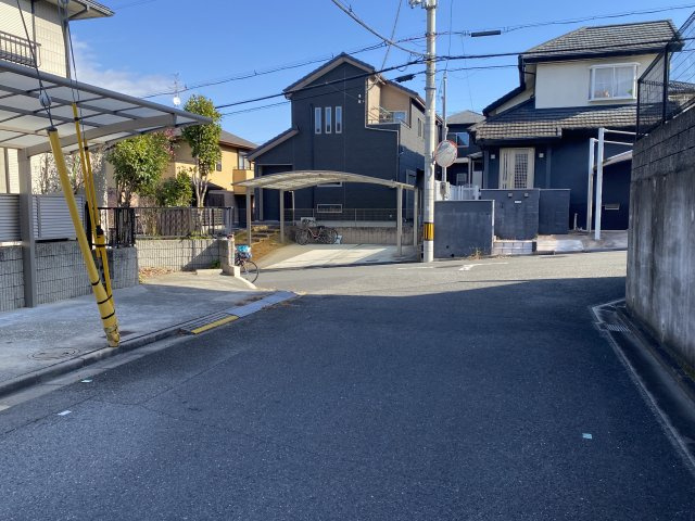 精華町桜が丘　中古住宅（リフォーム済物件）の前面道路含む現地写真|前面道路含む現地写真です