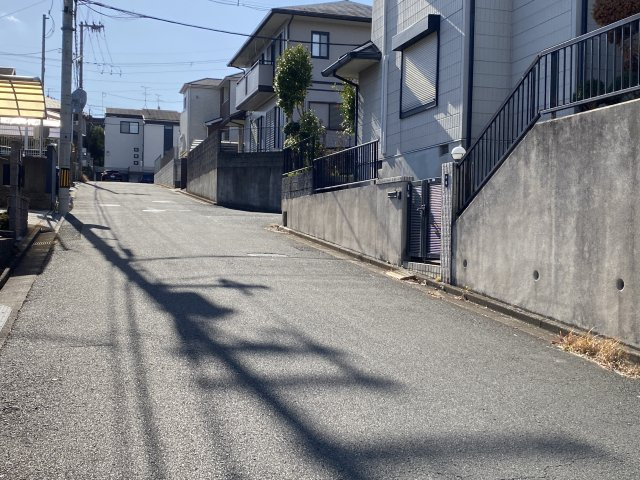 精華町桜が丘　中古住宅（リフォーム済物件）の前面道路含む現地写真|前面道路含む現地写真です